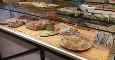 Antico Forno E Pasticceria Urbinati food