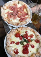 Pizzeria Alleria food