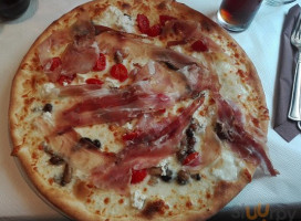 Alibaba Pizzeria food