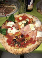 Pizzeria La Taverna Dei Mille food