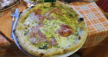 Pizzeria La Volpe food