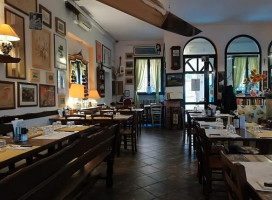 Piccola Osteria Del Borgo inside