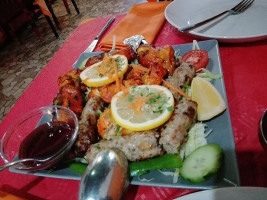 Taj Mahal Indiano Halal Food food