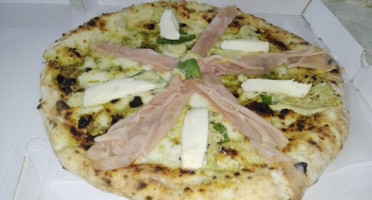 La Tana Della Pizza food