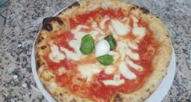 La Tana Della Pizza food