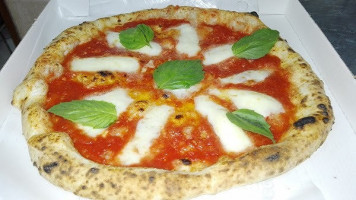 La Tana Della Pizza food