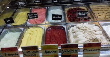 Angolo Del Gelato food