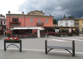 Gelateria La Fontana outside