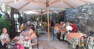 La Taverna Della Rocca inside