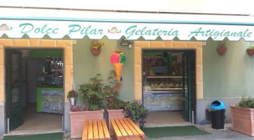 Gelateria Dolce Pilar outside