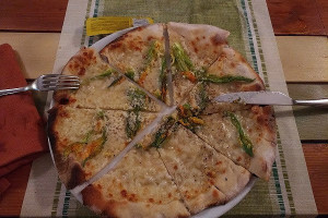 Pizza E Fichi food