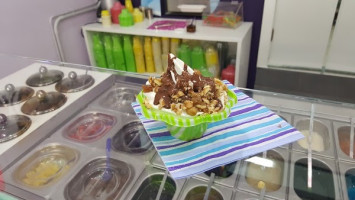 Yoog Yogurteria food