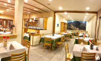 Pizzeria Friuli inside