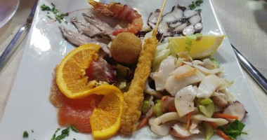 Lo Scoglio food