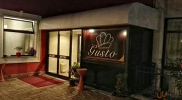 Gusto inside