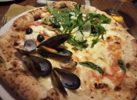 Pizza Cozze E Babà food