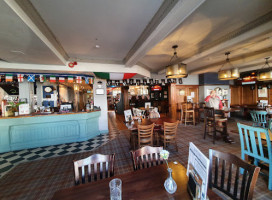 Cross Keys Arnold inside