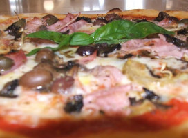 Pizza Bresca food