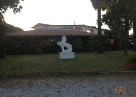 Cavallino Bianco outside