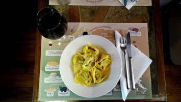 Saluti Da Modena food