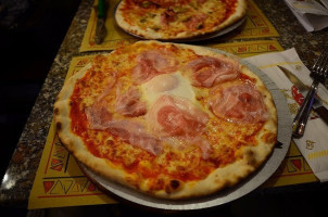 Pizzeria La Smorfia food