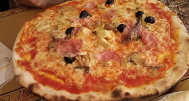 Pizzeria La Smorfia food