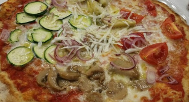 Pizzeria Senza Tante Musse food