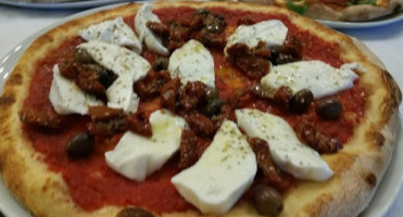 Pizzeria Senza Tante Musse food