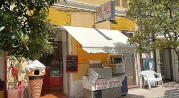 Gelateria Mariani outside