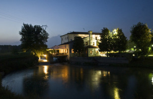 Antico Mulino inside