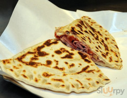 Piadineria Punto Fermo food