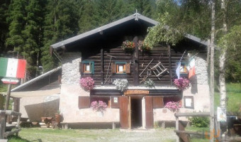 Rifugio Val Brandet outside