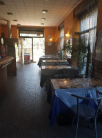 Pizzeria San Benedetto inside