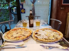 Pizzeria San Benedetto food