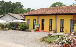 Agriturismo Rosaspina outside