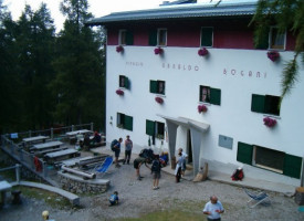 Rifugio Alpino Monza-bogani outside