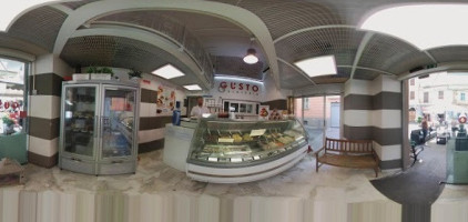 Gusto Gelateria inside