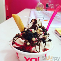 Yogurteria Yo! food