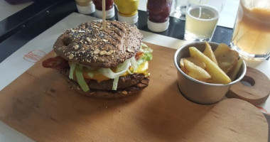 Mezza Libbra Burger And Bakery food