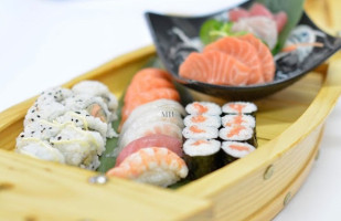 Miu Sushi food