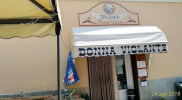 La Taverna Di Donna Violante inside