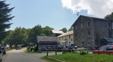 Rifugio Pratorotondo outside