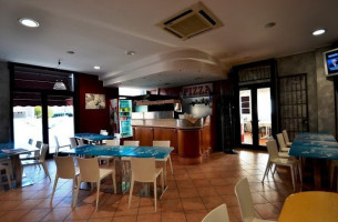 Pizzeria Del Nonno Frenk inside