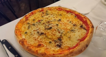 La Cascina Pizzeria food