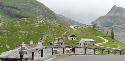 Rifugio Stuetta outside