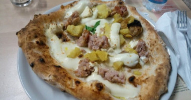 La Pizza è Cosa Nostra food