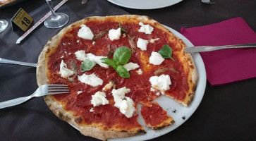 Pizzeria La Lanterna food