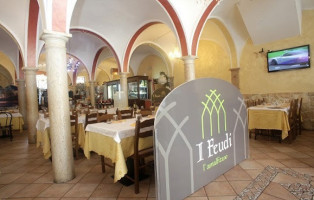 Pizzeria I Feudi inside