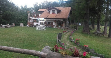 Rifugio Nassano outside