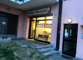 La Pizzata inside